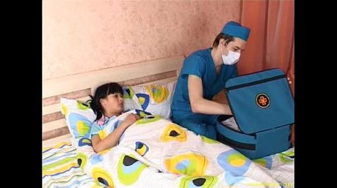 Жестокий доктор наказал соблазнительную пациентку анально