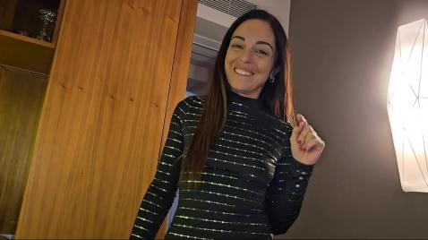 Жеребец дрючит шалаву с вибратором