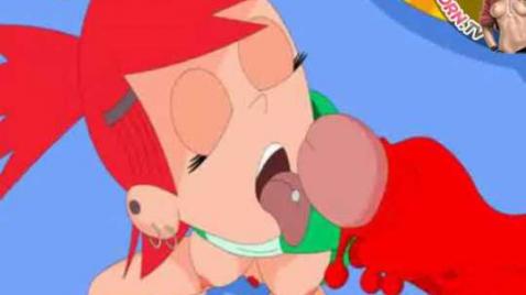 Школьная шалава трахает себя игрушками в спортзале