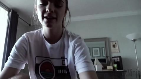 Шлюха сестра сосет брату член утром