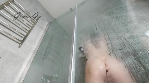 Шпионский перепихон в горячем душе отеля