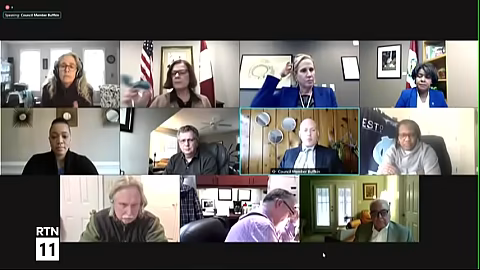 тянки в туалете ночного клуба