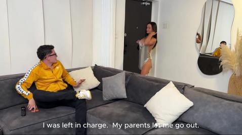 Паренёк в очках и нарядная брюнетка трахаются в анал