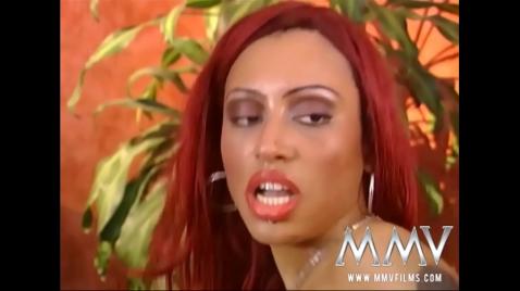 Грубые работяги трахают шлюх в гостинице