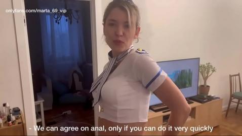 Шлюшка в чулочках сосет хуй как богиня