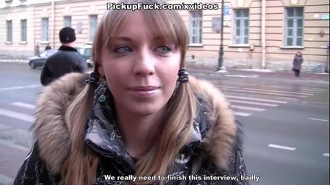 Сучка зашла за кофе, получила член